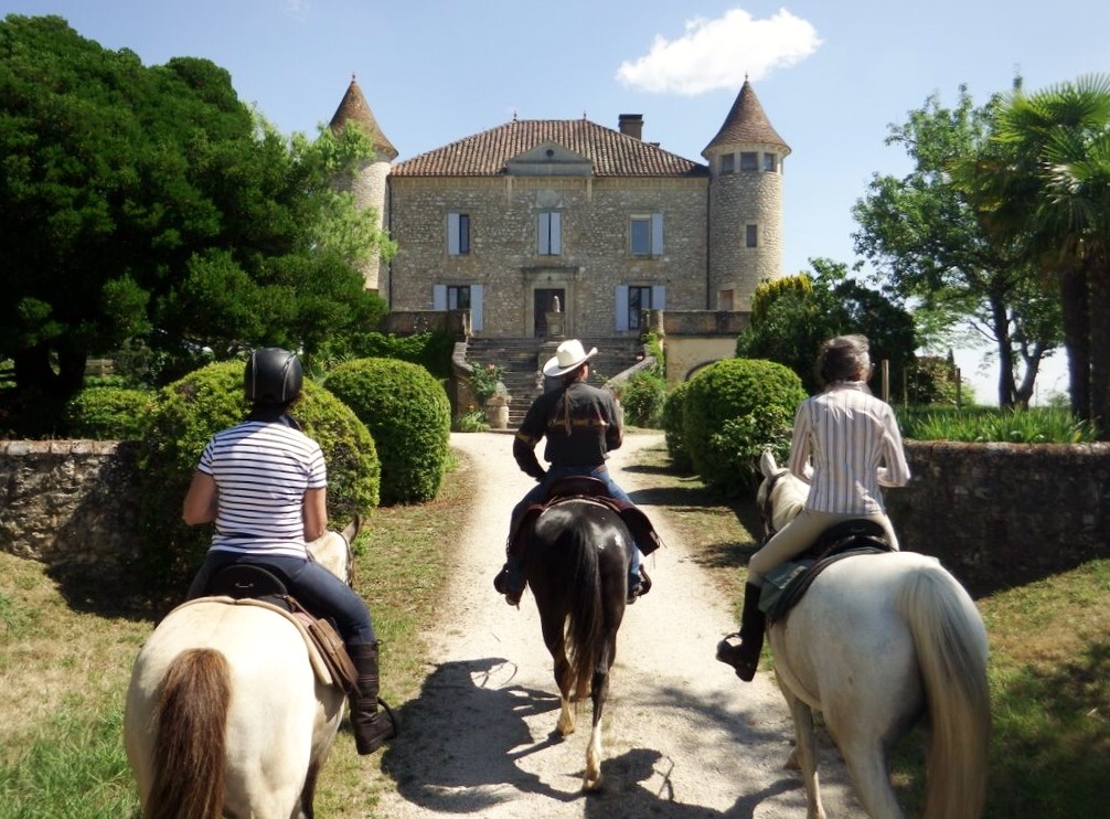 Horse riding holidays in France (15 destinations) Far and Ride